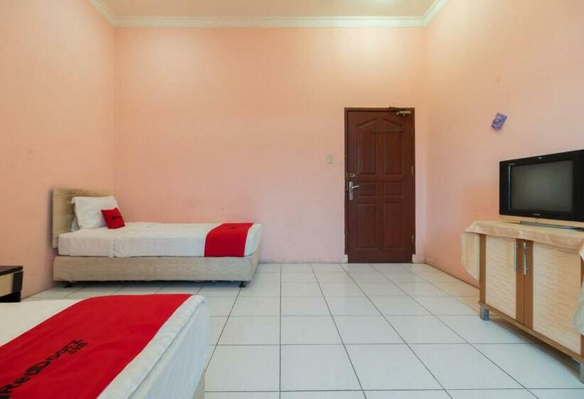 호텔 Reddoorz Near Silangit International Airport