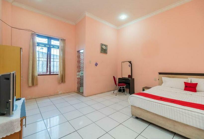 호텔 Reddoorz Near Silangit International Airport