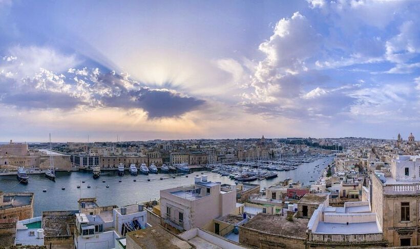 هتل Senglea Suites