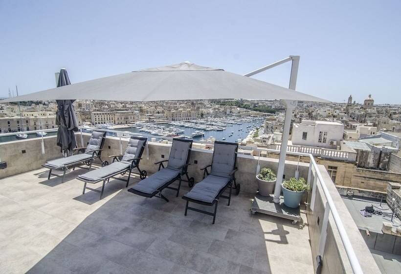 هتل Senglea Suites