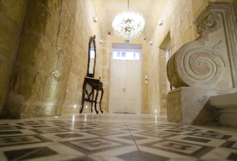 هتل Senglea Suites