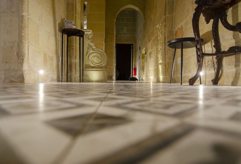 هتل Senglea Suites