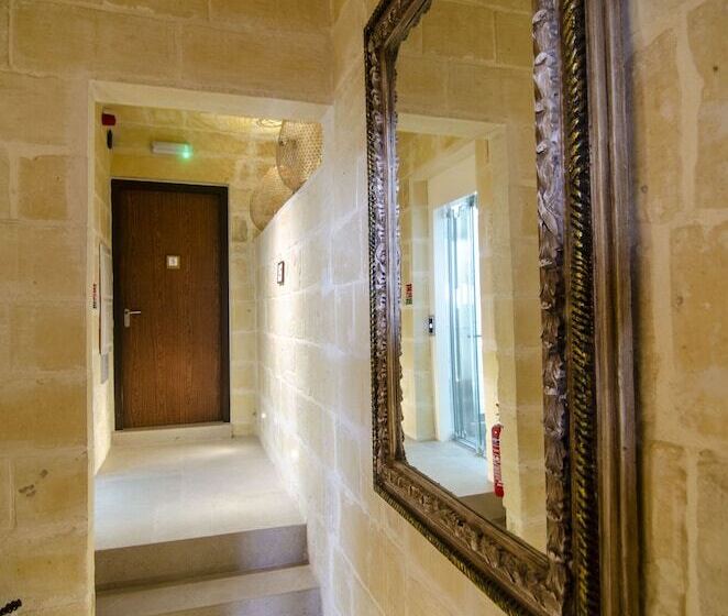 هتل Senglea Suites