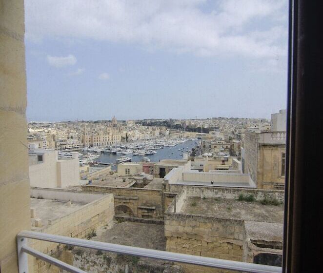 هتل Senglea Suites