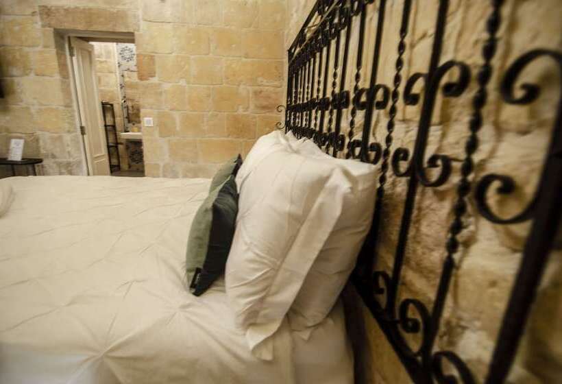 هتل Senglea Suites