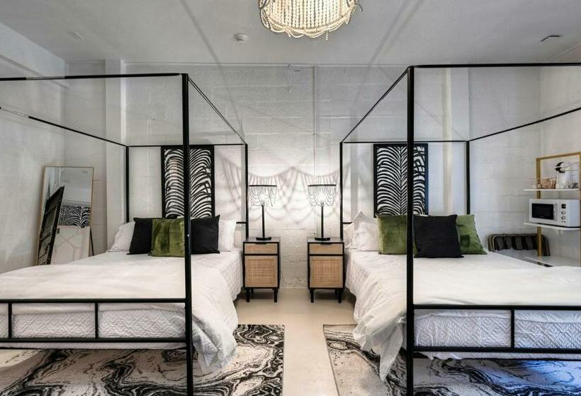 The Oleander Hotel Room 8