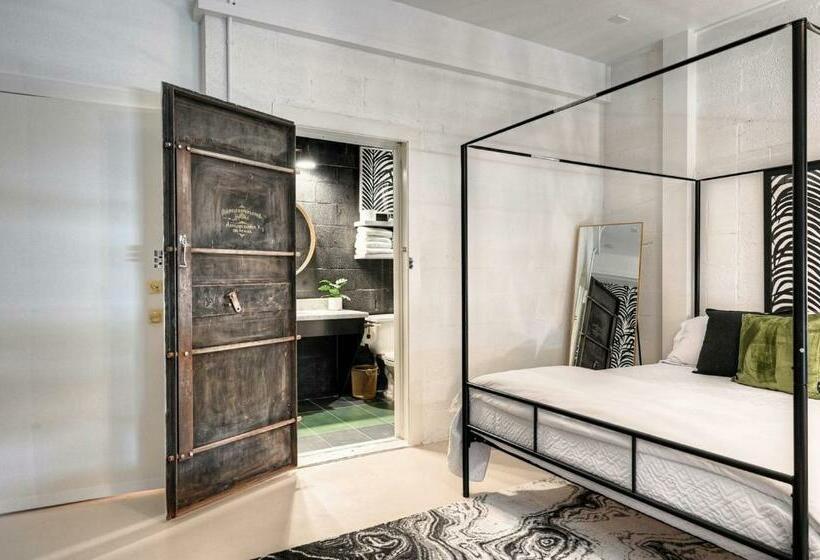 The Oleander Hotel Room 8