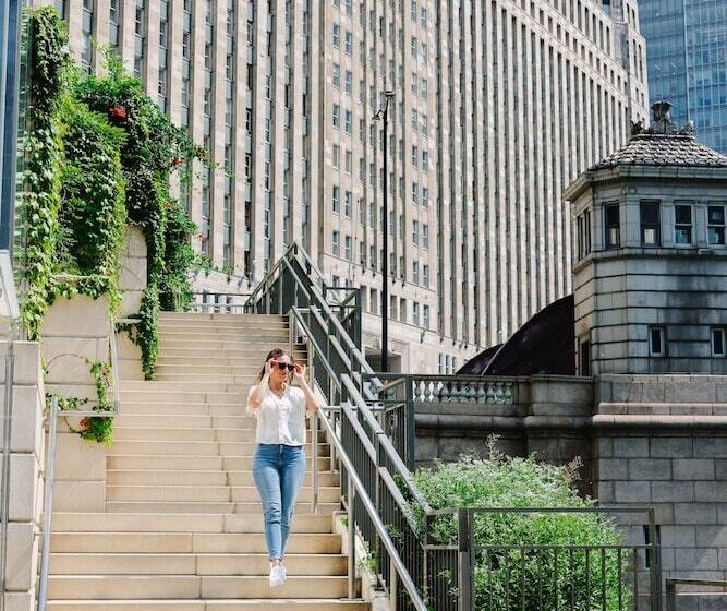 هتل Voco Chicago Downtown, An Ihg