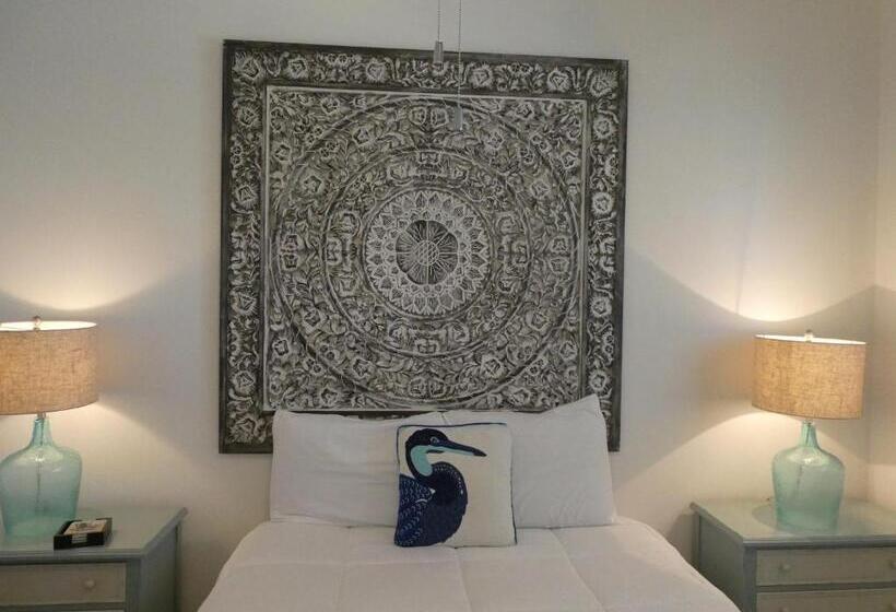 Fishermans Landing On The Bay  Las Marinas