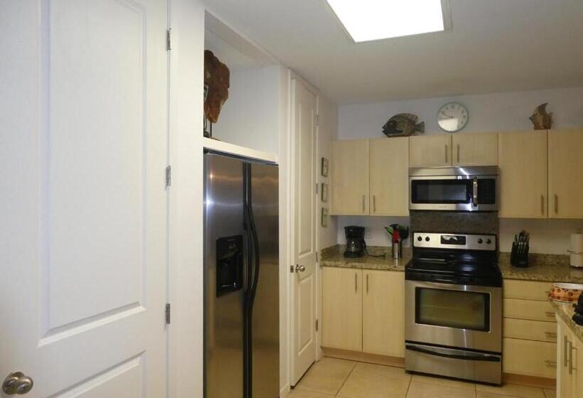 Fishermans Landing On The Bay  Las Marinas