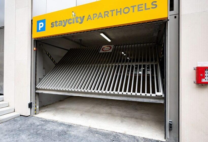 Staycity Aparthotels Paris La Defense