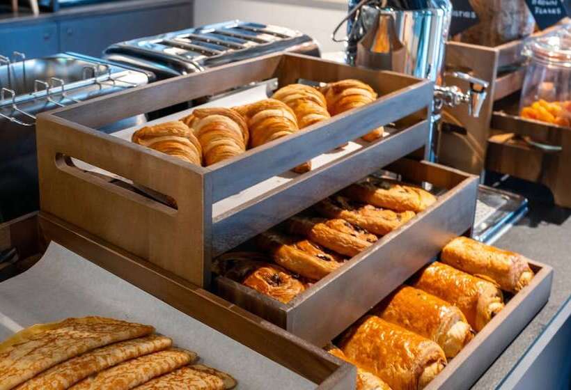 Staycity Aparthotels Paris La Defense