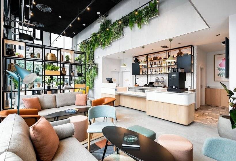 Staycity Aparthotels Paris La Defense