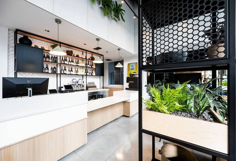 Staycity Aparthotels Paris La Defense