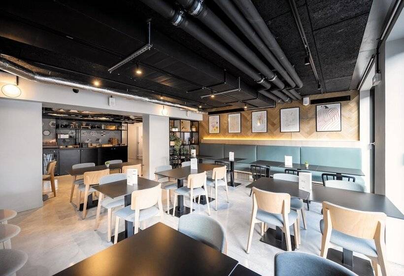 Staycity Aparthotels Paris La Defense