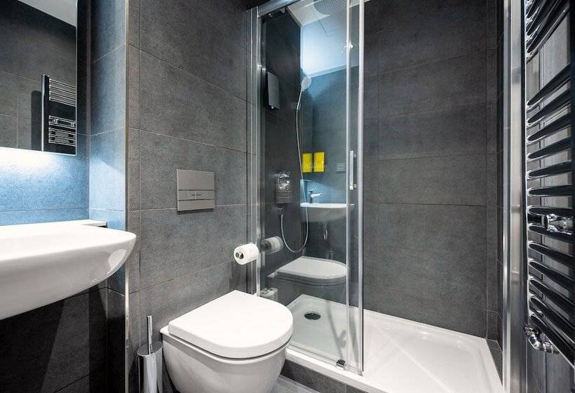 Staycity Aparthotels Paris La Defense