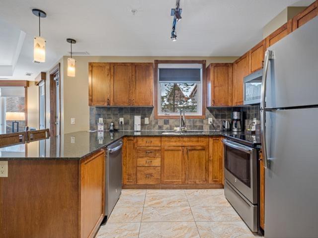 Sunny Tranquil Woods Turret In Falcon Crest Lodge