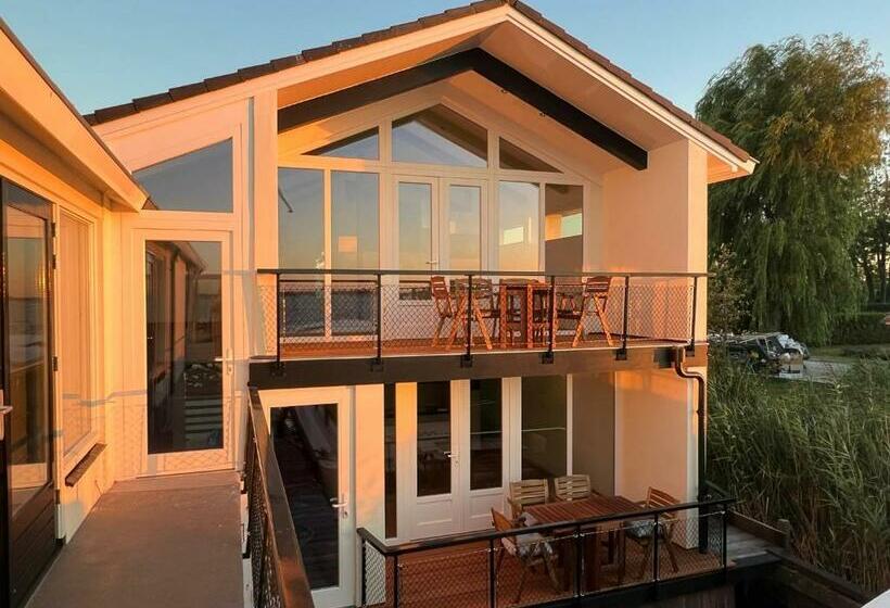 مبيت وإفطار Plassenzicht Logies & Sloepverhuur