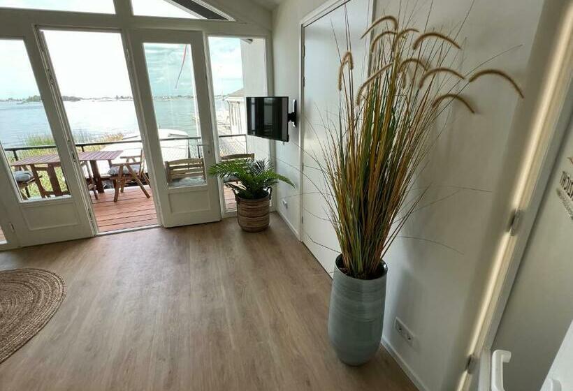 مبيت وإفطار Plassenzicht Logies & Sloepverhuur