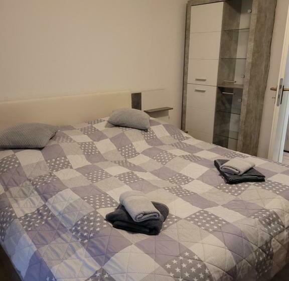 ホテル Ryan Apartament