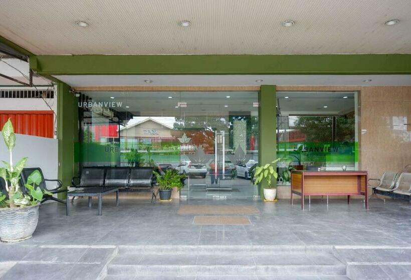 Urbanview Hotel Capital Makassar