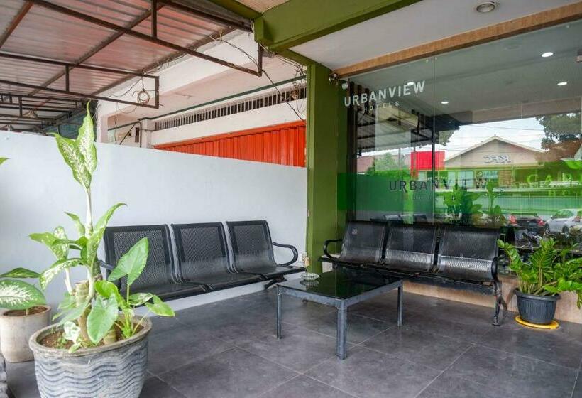 Urbanview Hotel Capital Makassar