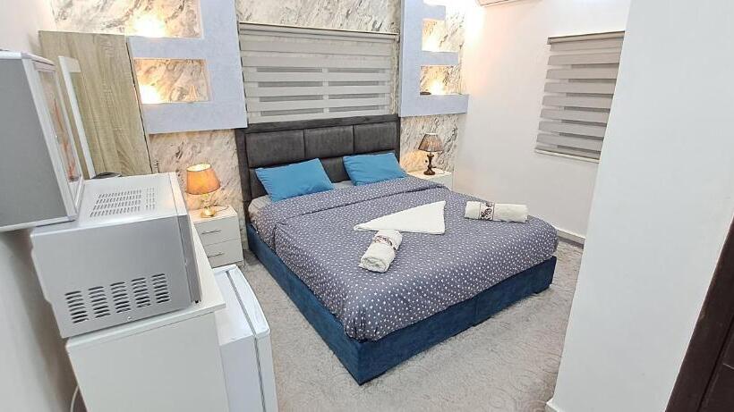 پانسیون Hadrian S Arch