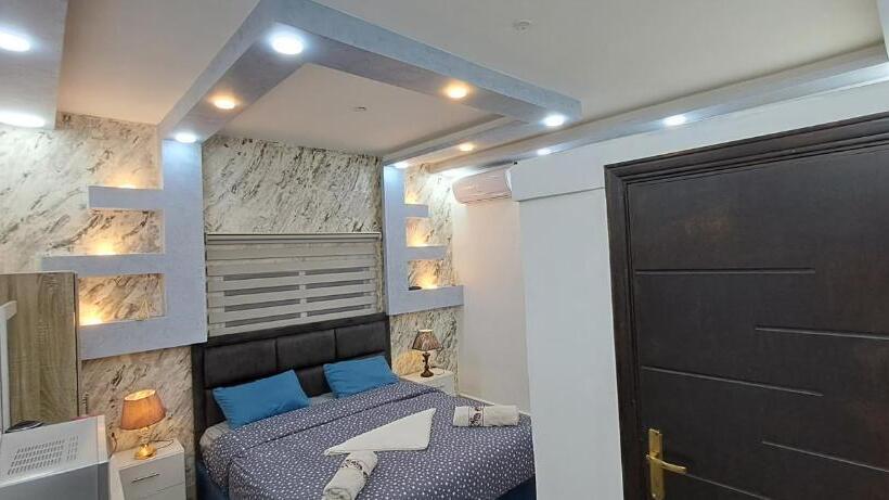 پانسیون Hadrian S Arch