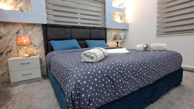 پانسیون Hadrian S Arch