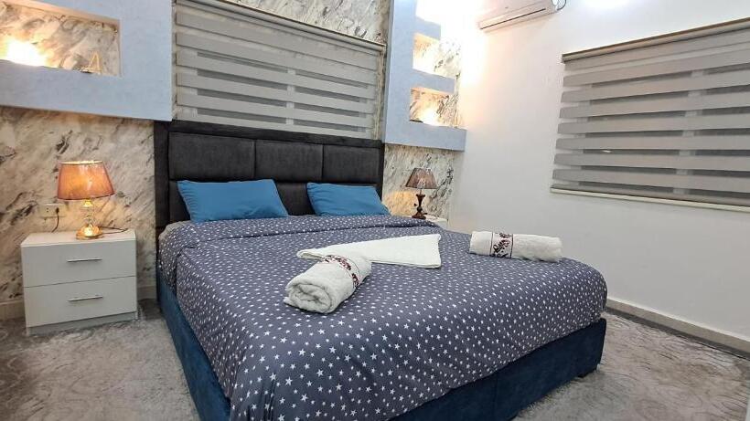 پانسیون Hadrian S Arch