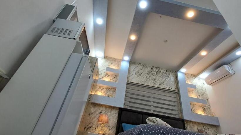 پانسیون Hadrian S Arch