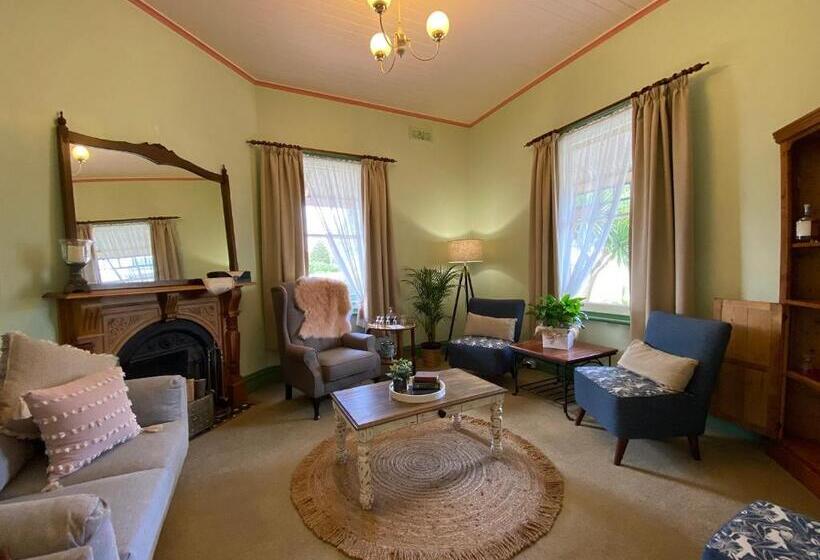 Пансион Hanlon Guest House