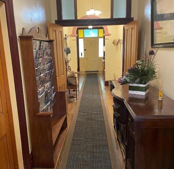 Пансион Hanlon Guest House