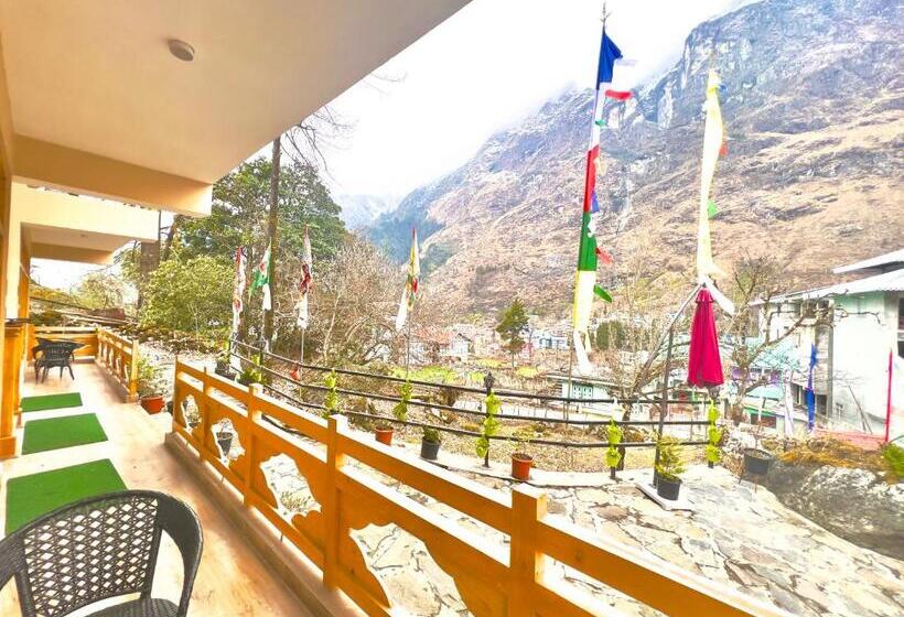 渡假胜地 The Country House