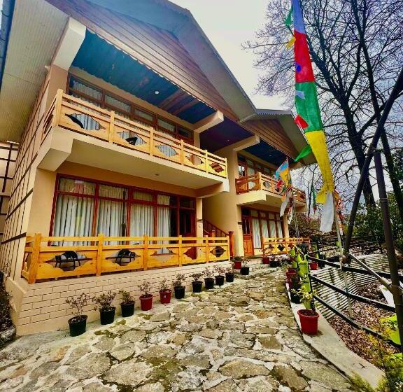 渡假胜地 The Country House