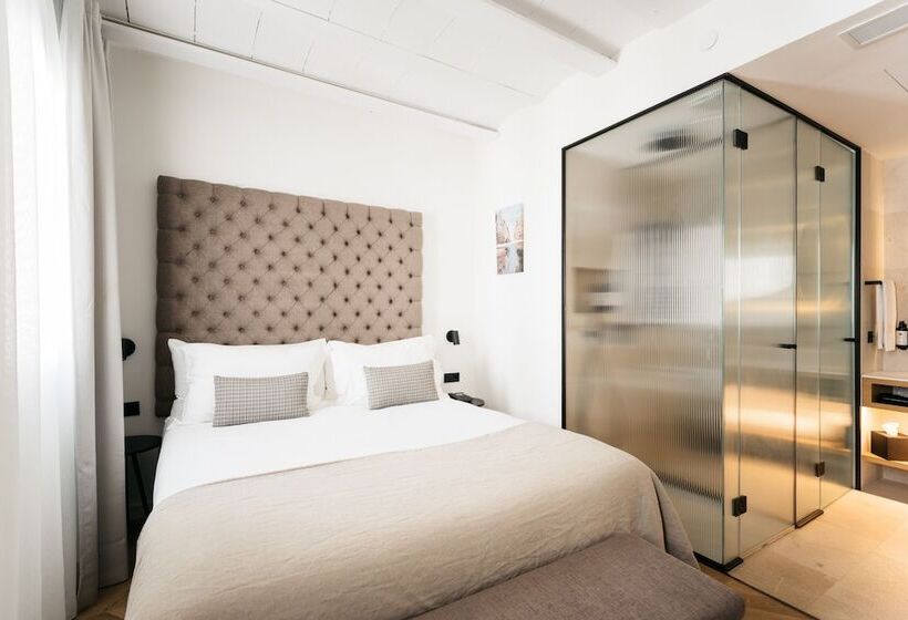 Boutique Hotel Petit Montisión