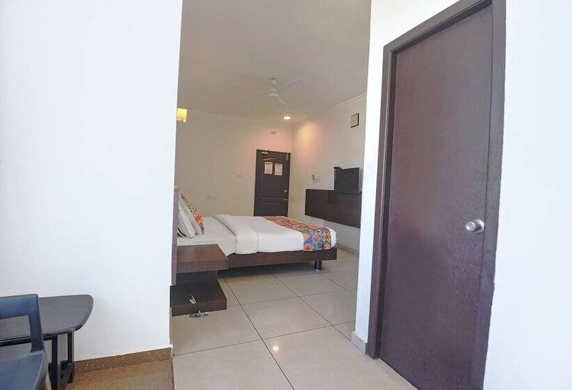 Fabhotel White Clouds
