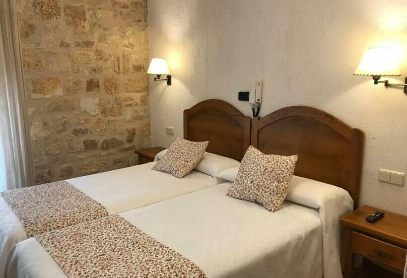 Отель Hostal Decerca Prádena