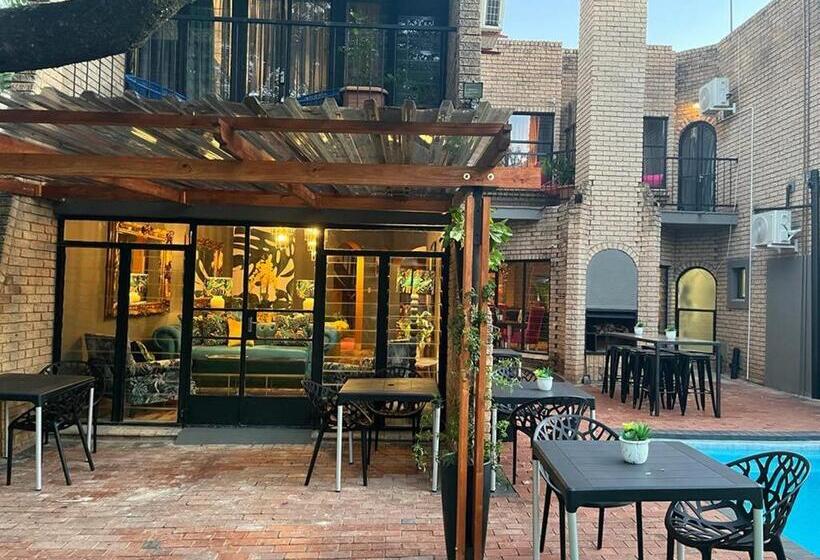 פנסיון Grafiti Boutique