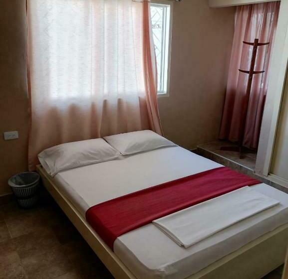 پانسیون Hostal Coveñas Inn