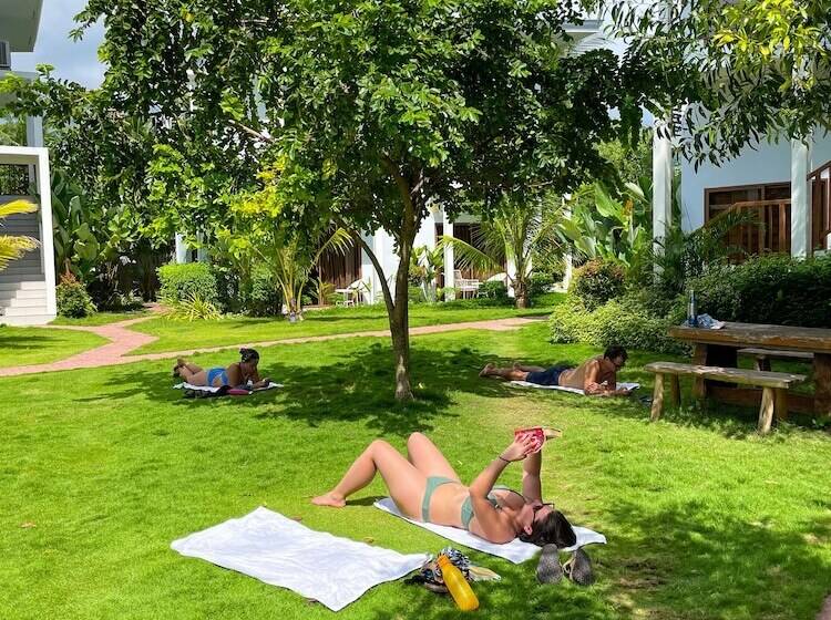 Red Picnic Hostel Panglao