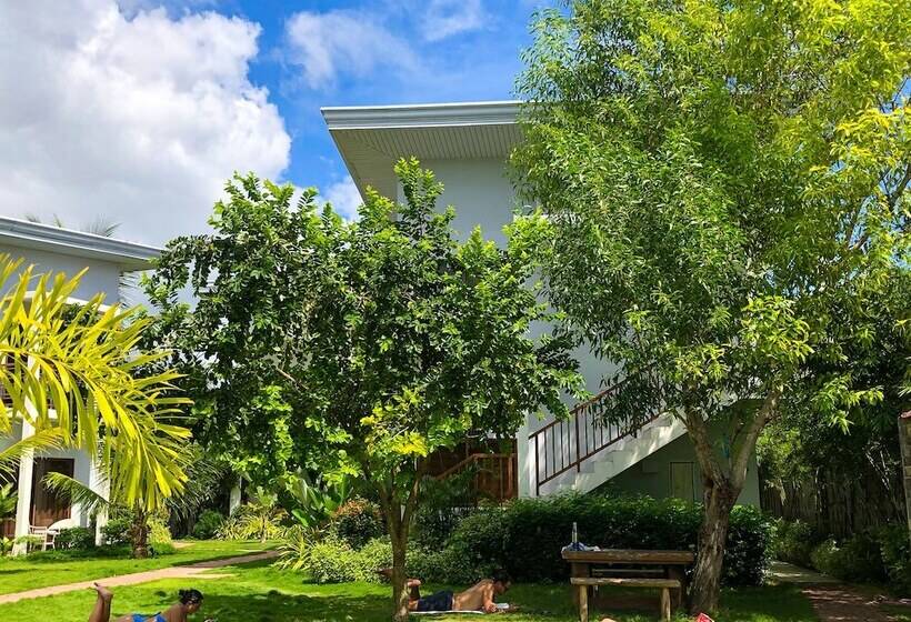 Red Picnic Hostel Panglao