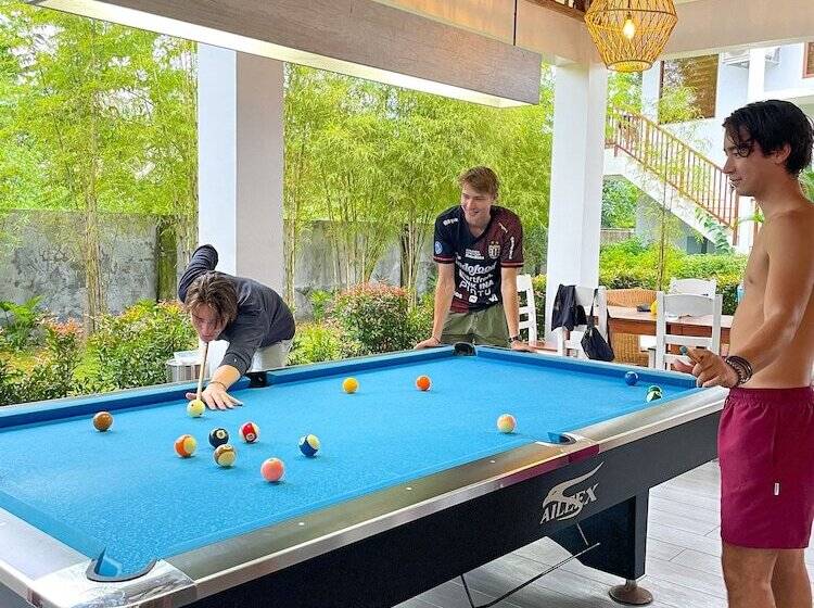 Red Picnic Hostel Panglao