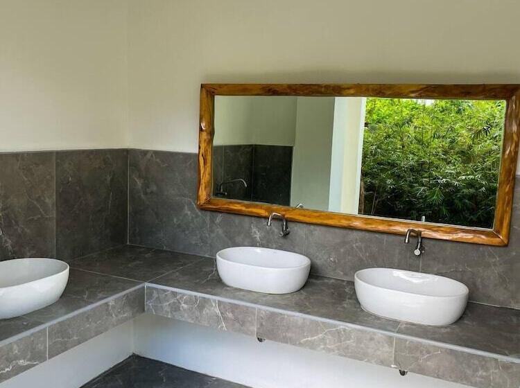 Red Picnic Hostel Panglao