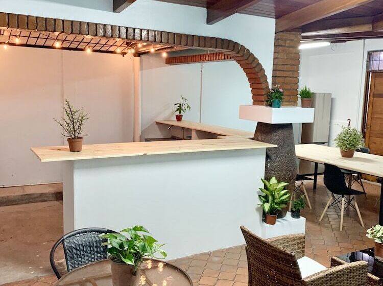 فندق صغير Global House Costa Rica Backpackers