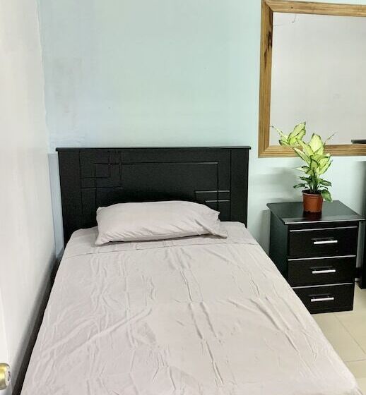 فندق صغير Global House Costa Rica Backpackers