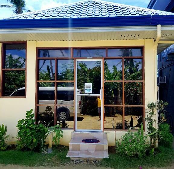 تختخواب و صبحانه Don Remegio Villas Siargao