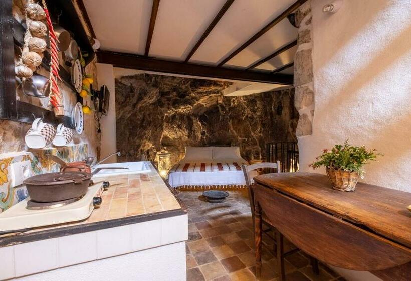 Case Degli Avi 2, Antico Abitare In Grotta