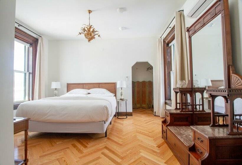 Отель Pert House