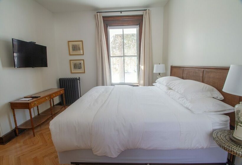 Отель Pert House